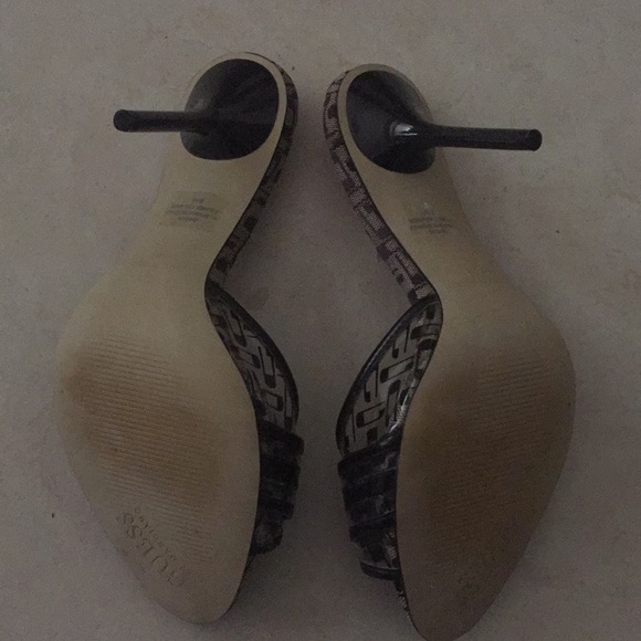 Guess women’s  dress sandals - Picture 4 of 4